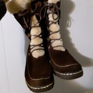Woman's size 8 bear trap boots